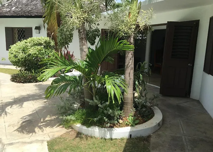 Reef Winds Villa *