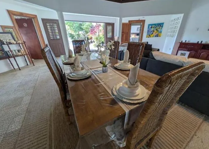 Reef Winds Villa Runaway Bay